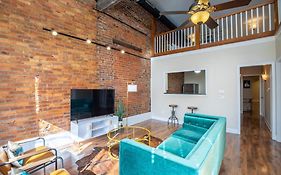 Ultra Chic Loft Sleeps 4